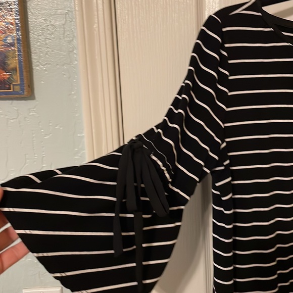 White House Black Market striped shirt - Picture 4 of 4